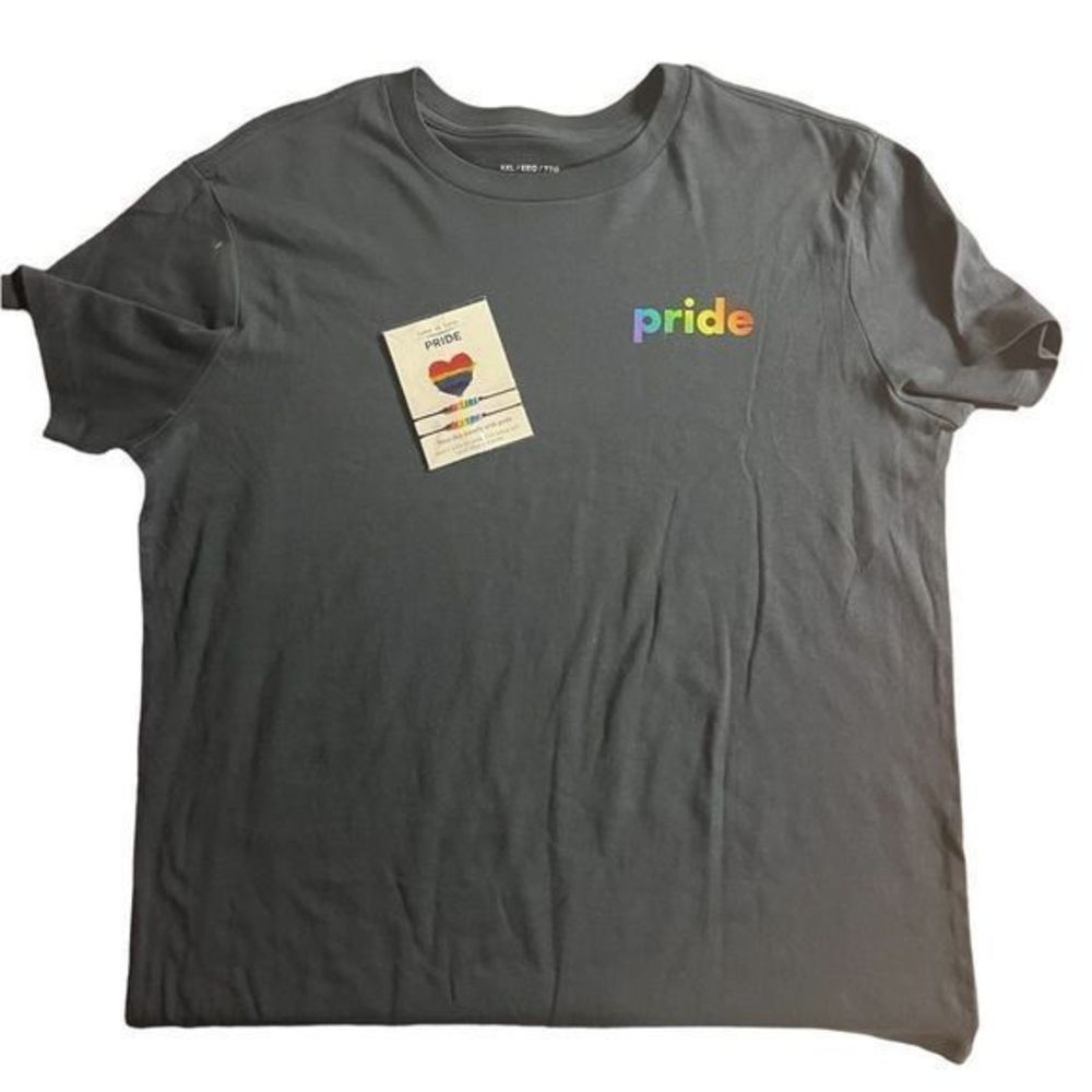 Pride unisex tshirt XXL youth with pride bracelet set.